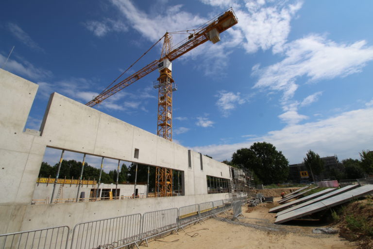 Vierfach Sporthalle Statik und Tragwerksplanung für Einfamilienhäuser Wohnhäuser und Geschäftsbauten Berlin Structura Ingenieure ihr kompetenter Tragwerksplaner / Statiker Holzbau, Stahlbetonbau, Stahlbau, Massivbau